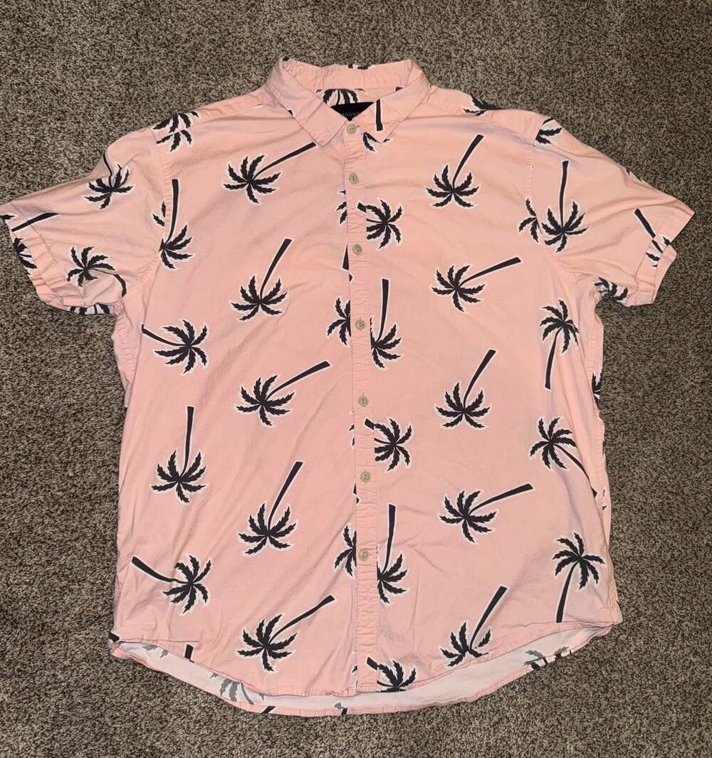 No Boundaries Men's Pink Palm Tree Print Short Sleeve Button-Up Shirt